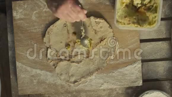 厨师在做玉米饼视频的预览图