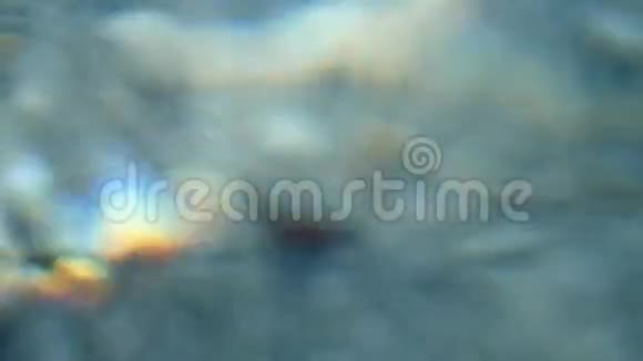 抽象非常近距离的海水和太阳光的反射辐射视频的预览图