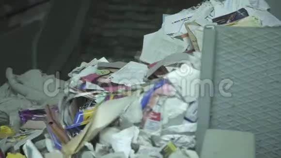 废纸的回收利用视频的预览图