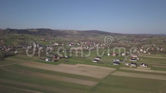 比兹德齐亚德卡波兰492019全景从鸟的眼睛看中欧波兰的Kolaczyce村位于视频的预览图