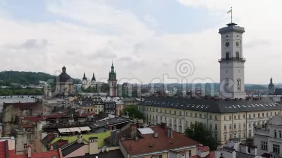 利沃夫乌克兰古城全景旧建筑的屋顶乌克兰利沃夫市议会多米尼加教会视频的预览图