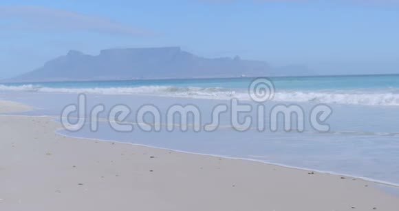 平静海滩4K4K的场景视频的预览图