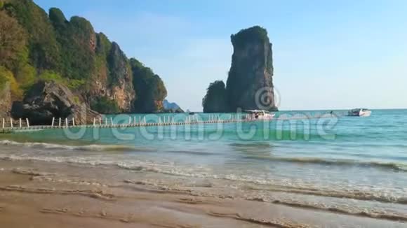 泰国克拉比奥昂猴滩浮桥视频的预览图