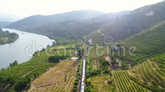 斗罗谷的空中观景列车视频的预览图