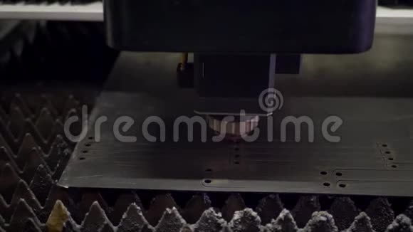 扁钢材料加工激光切割技术视频的预览图