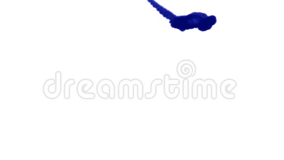 白色背景上的蓝色墨水三维渲染与卢马哑光1视频的预览图