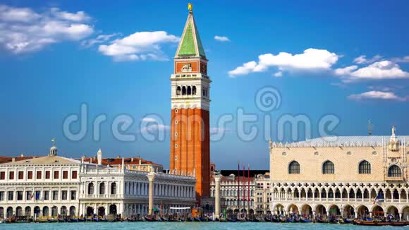 威尼斯大运河坎帕尼勒钟楼的风景视频的预览图