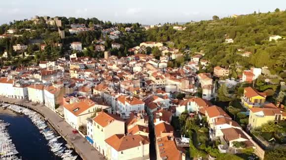 空中小镇海洋城市日落视频的预览图