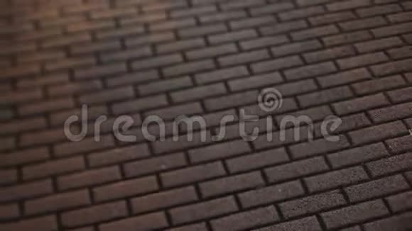 意大利日落时人行道上的瓷砖视频的预览图