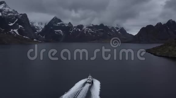 空中射击渔船挪威洛福滕视频的预览图