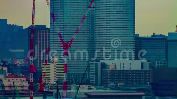 东京变焦大楼附近正在施工的起重机的延时视频的预览图