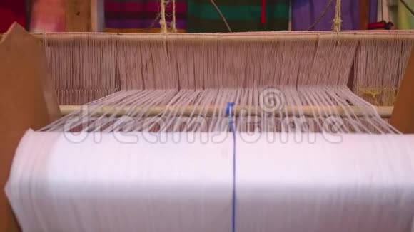 织布机用于制造地毯视频的预览图