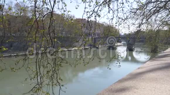 意大利罗马的庞特西斯托和菲乌米特维尔河视频的预览图