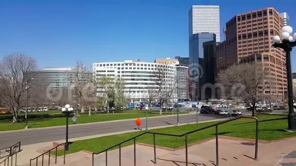 从丹佛市中心过去视频的预览图
