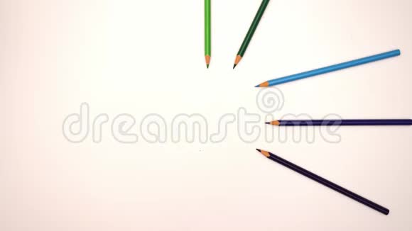 彩色铅笔四处蔓延停止运动动画视频的预览图