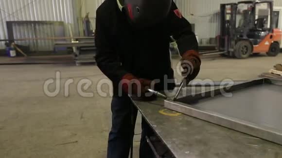 焊工工作视频的预览图