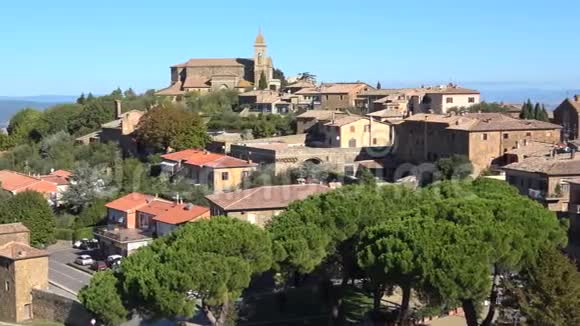 蒙塔尔奇诺历史中心的全景九月的晴天意大利视频的预览图