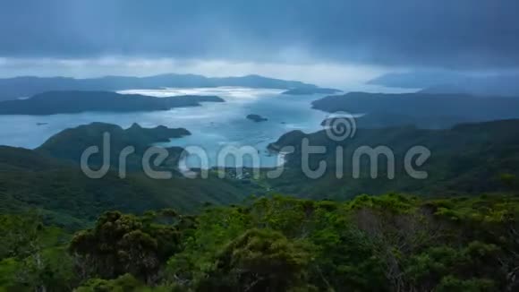 大岛大岛蓝色海洋附近高次山天文台的时间推移阴天视频的预览图