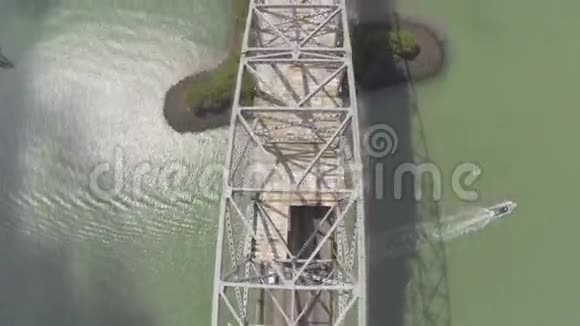 飞越美洲大桥视频的预览图