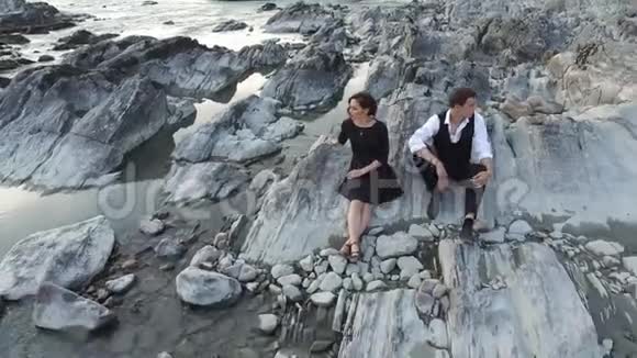 疯狂的海崖男友和女友视频的预览图