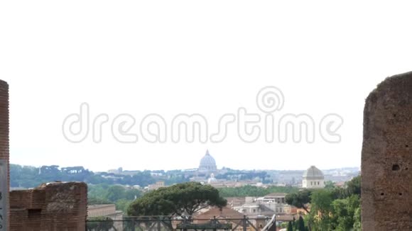 从罗马最美丽的地方阿文廷看梵蒂冈圣彼得穹顶视频的预览图