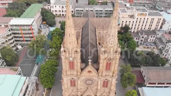 从中国广州天主教大教堂顺利移除一架无人机神圣的心脏大教堂视频的预览图