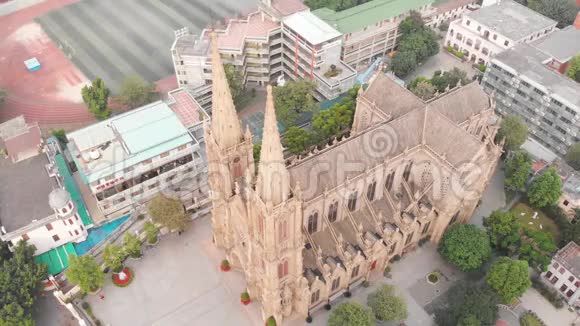 广州圣心大教堂无人驾驶飞机将天主教会圈圈起来视频的预览图