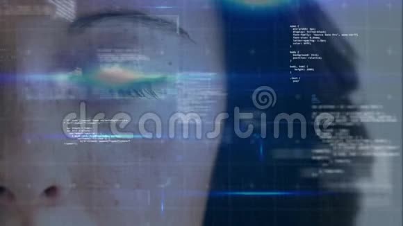 女人面对二进制代码和数据信息视频的预览图