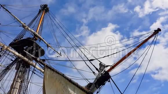 一艘海盗船的系泊视频的预览图