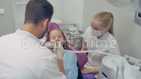 牙医的孩子视频的预览图