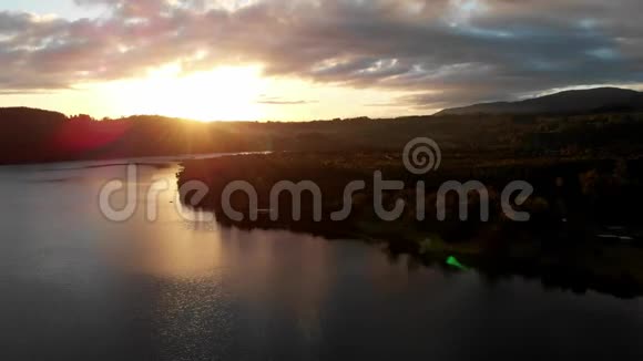 智利南部富特罗诺附近的兰科湖日落视频的预览图
