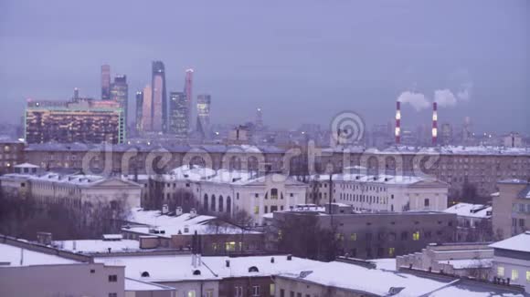 从莫斯科山顶俯瞰莫斯科夜景视频的预览图