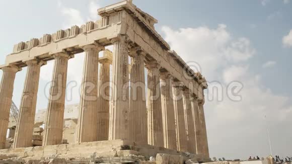 希腊雅典卫城帕台农神庙的低镜头视频的预览图