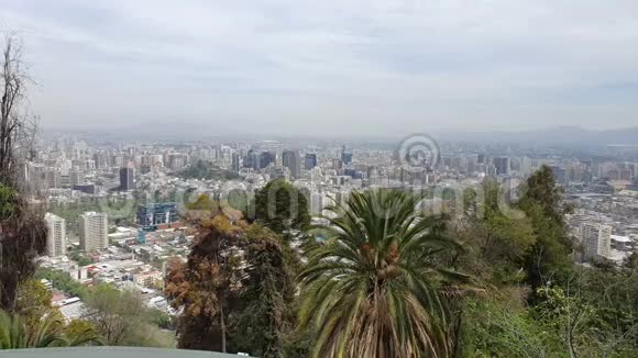 夏季智利圣地亚哥市的鸟瞰图是智利的首都和最大城市视频的预览图