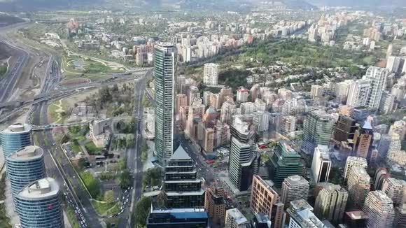 夏季智利圣地亚哥市的鸟瞰图是智利的首都和最大城市视频的预览图