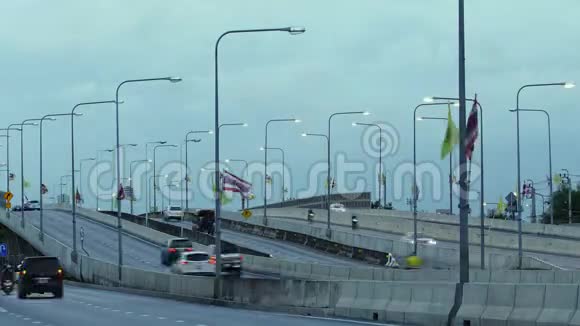 时间通行证泰国的交通日到晚上视频的预览图