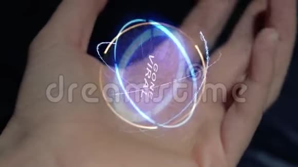 女性手上的螺旋文字全息图视频的预览图