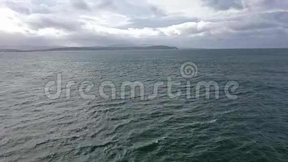 登克洛伊以南的马拉梅兰向波尔图海岸的空中景色爱尔兰顿加郡视频的预览图