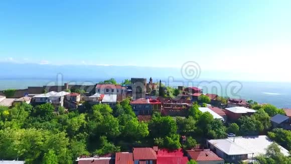 鸟瞰锡格纳吉市格鲁吉亚的锡格纳吉镇卡赫蒂最东的地区重要中心视频的预览图