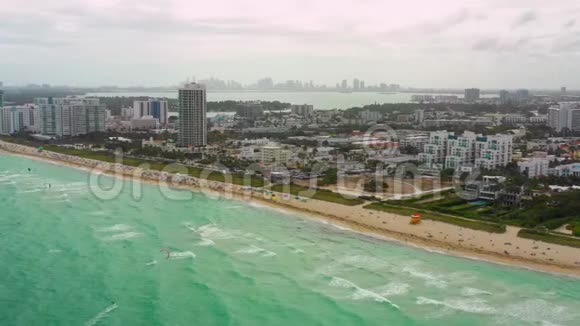 城市空中无人机视频迈阿密海滩夏季库存视频的预览图