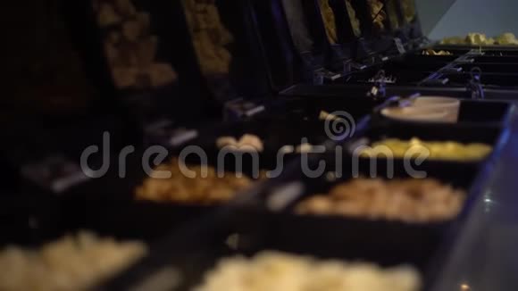 4K台湾自助餐厅午餐火锅汤的典型主菜视频的预览图