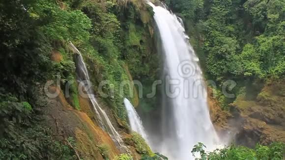 普哈潘扎克瀑布景观视频的预览图