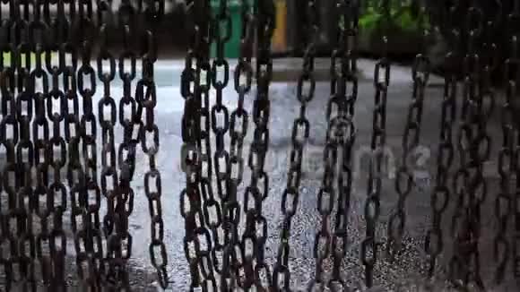 金属链在摆动重金属链摆视频的预览图