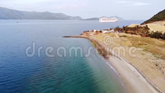 岘港海滩是世界上最美丽的海滩之一无人机视图视频的预览图