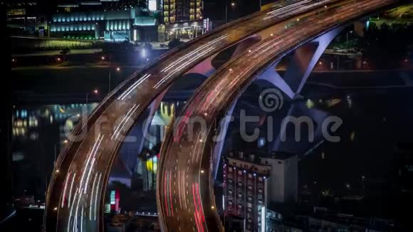 4台北市交通繁忙的高速公路桥架线视频的预览图