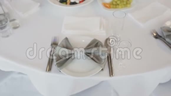 宴会厅桌子的装饰视频的预览图