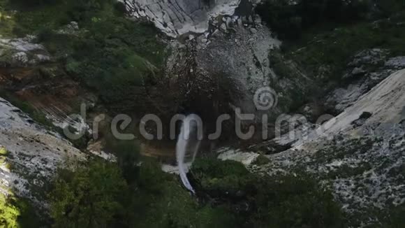 乔治亚州的金查瀑布凌晨4点开打视频的预览图