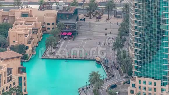 迪拜市中心有喷泉区靠近购物中心和Souk时间视频的预览图
