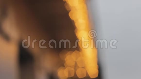 模糊的花环背景金光照明抽象装饰视频的预览图