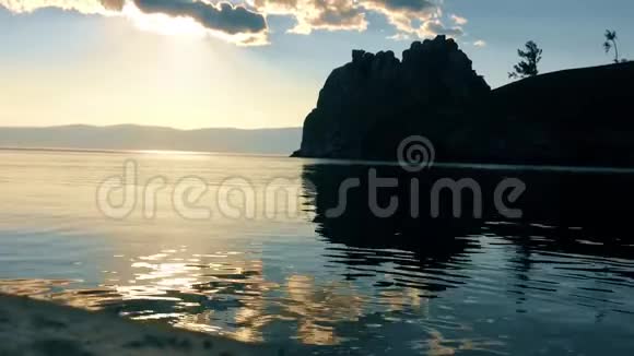 日落时的沙曼卡岩石视频的预览图